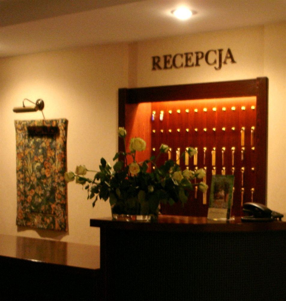 经济型公园酒店 Wielka Wies  外观 照片