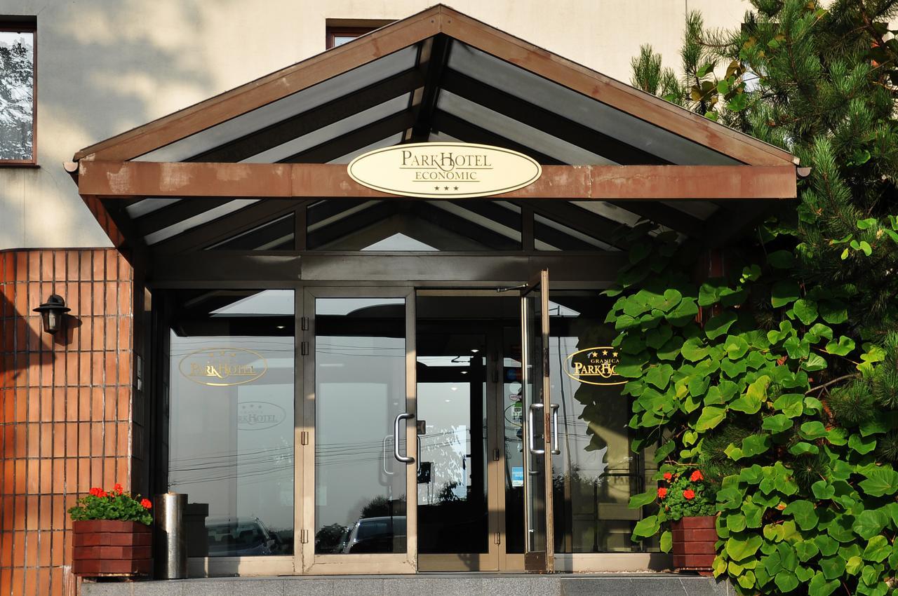 经济型公园酒店 Wielka Wies  外观 照片